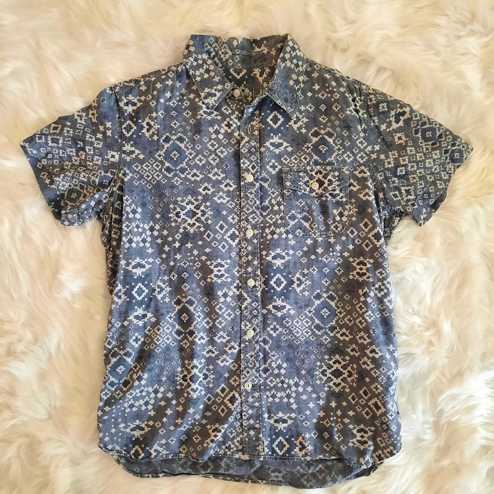GAP - White Aztec Print on Blue Short Sleeve Button Front Shirt - Casual